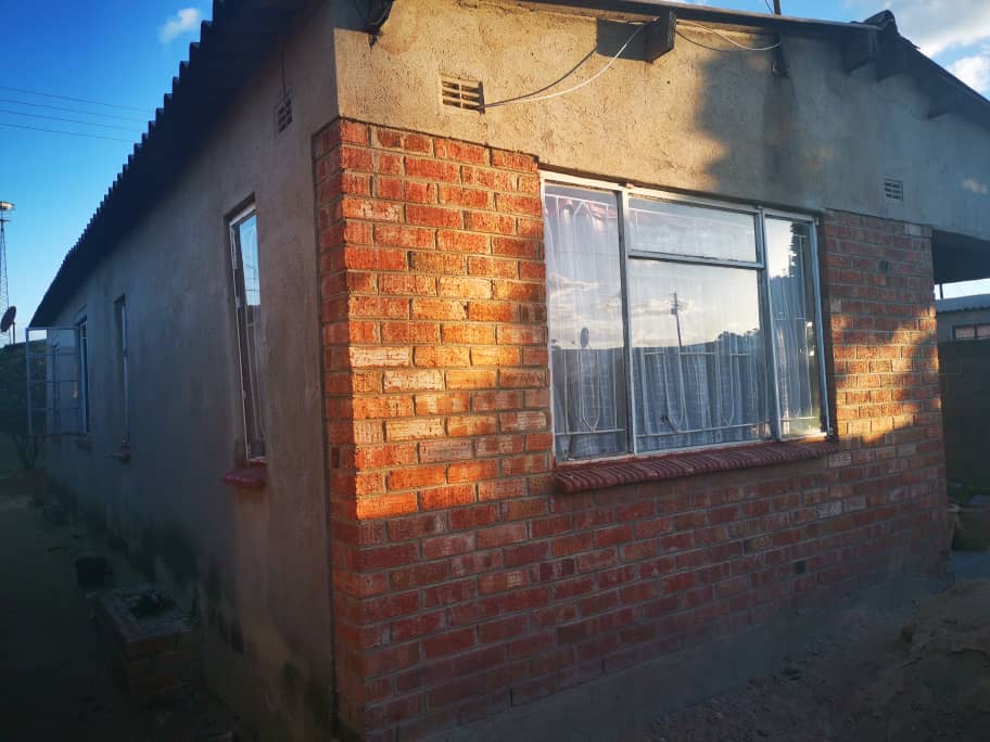 3 Bedroomed house in Emakhandeni for Sale