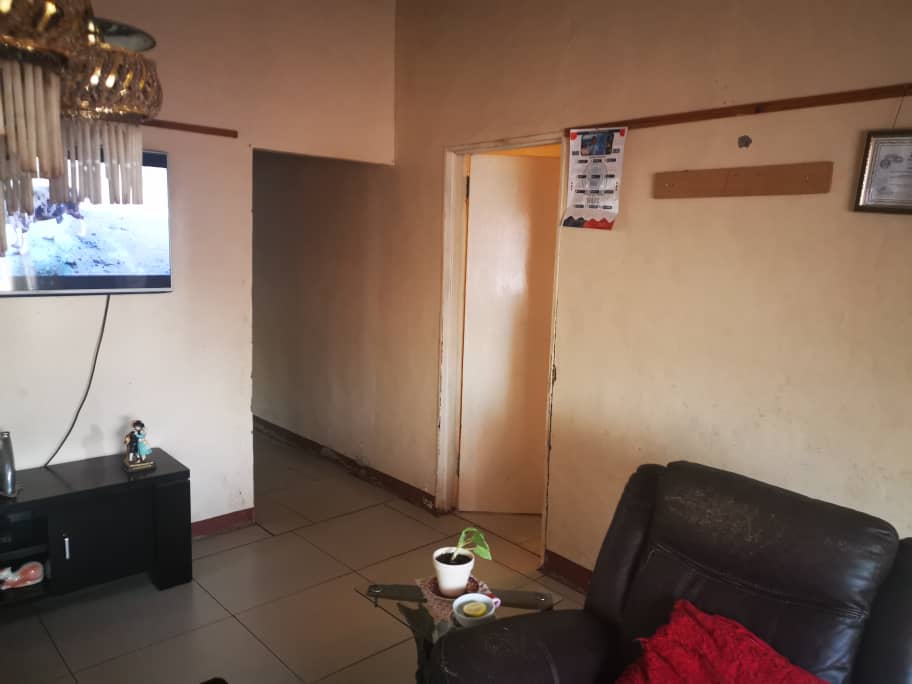 3 Bedroomed house in Emakhandeni for Sale
