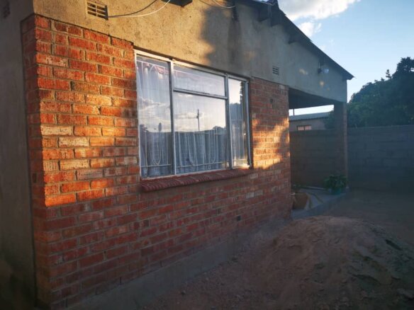 3 Bedroomed house in Emakhandeni for Sale