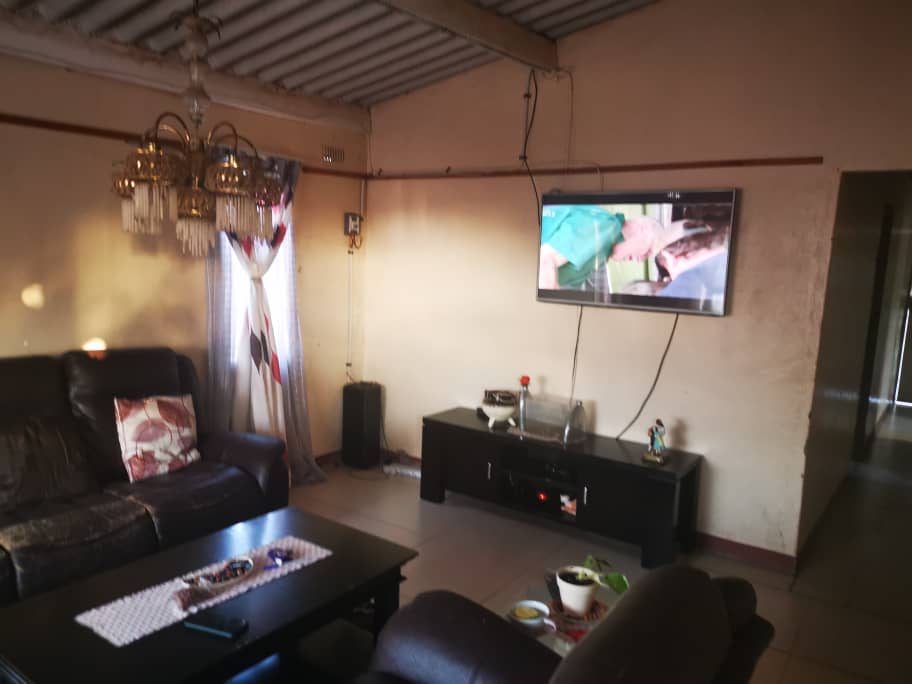 3 Bedroomed house in Emakhandeni for Sale