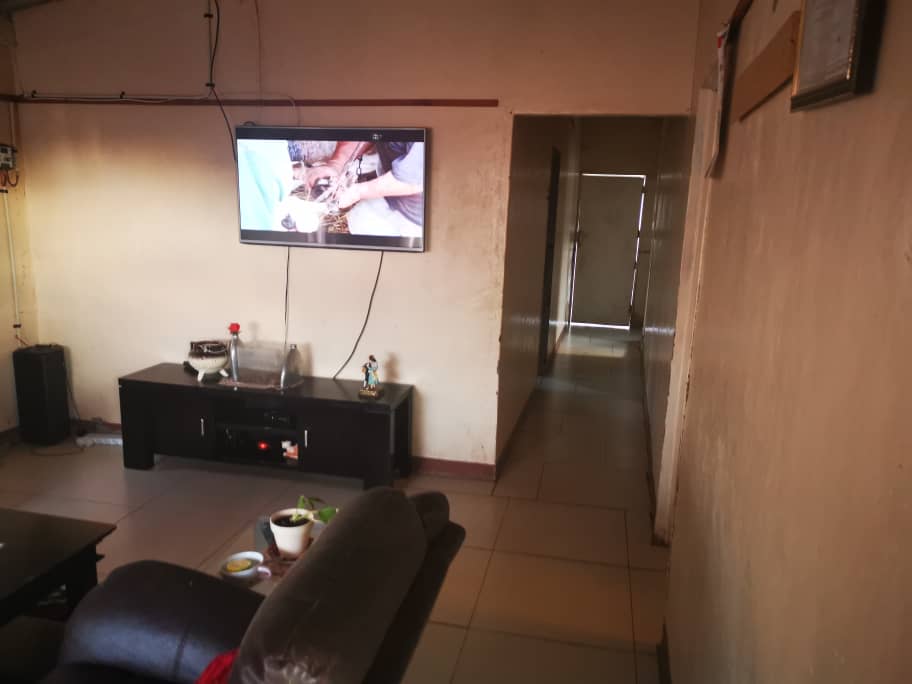 3 Bedroomed house in Emakhandeni for Sale