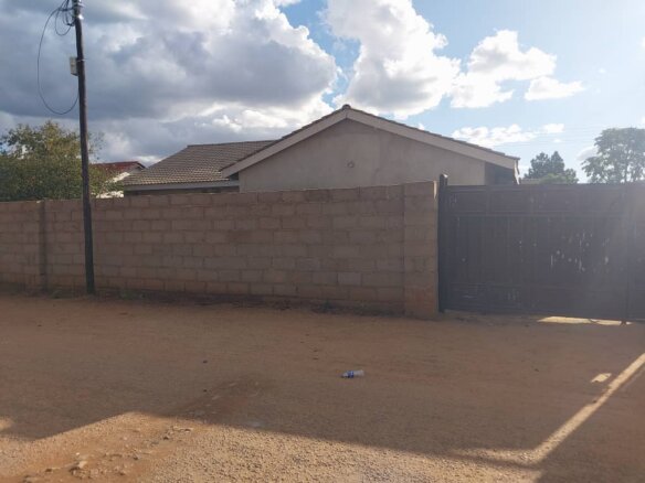 4 Bedroom House For Sale in Mahatshula North