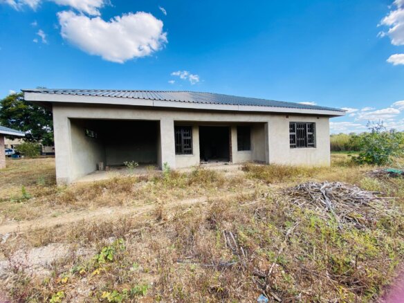 3 bedroomed Kingsdale semi-finished Townhouse