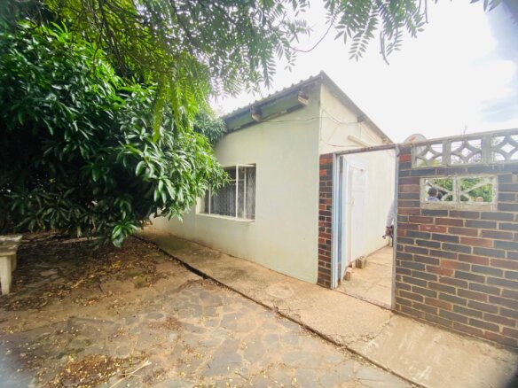 4 bedroomed Southworld House For Sale