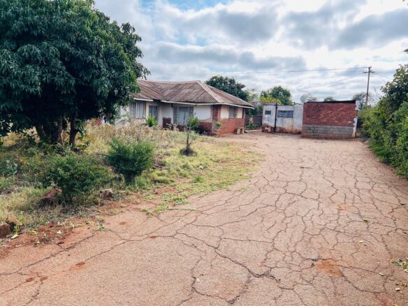 Dilapidated Property for Sale in Queenspark West