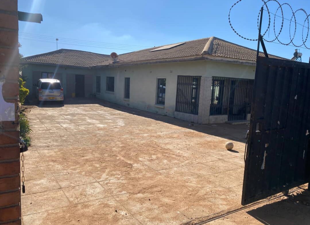 5 Bedroom House in Mahatshula North For Sale