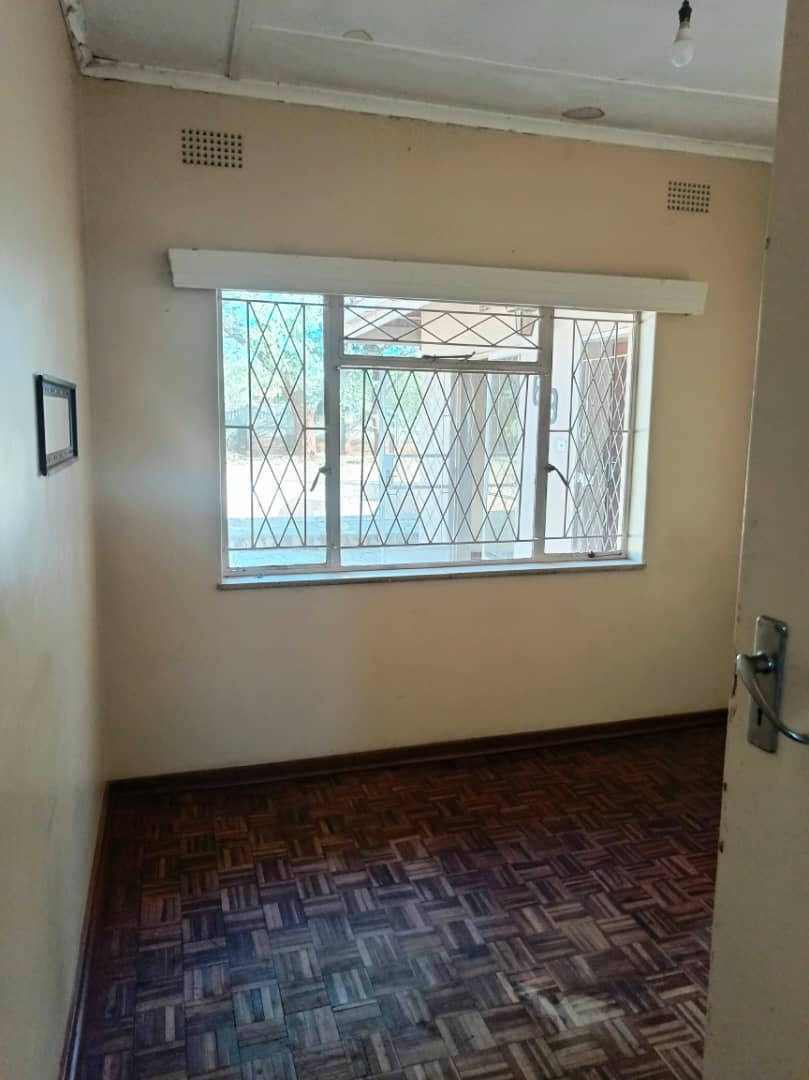 WhatsApp Image 2025-07-10 at 00.28.53 (1) 3 Bedroomed House in Montrose For Rental
