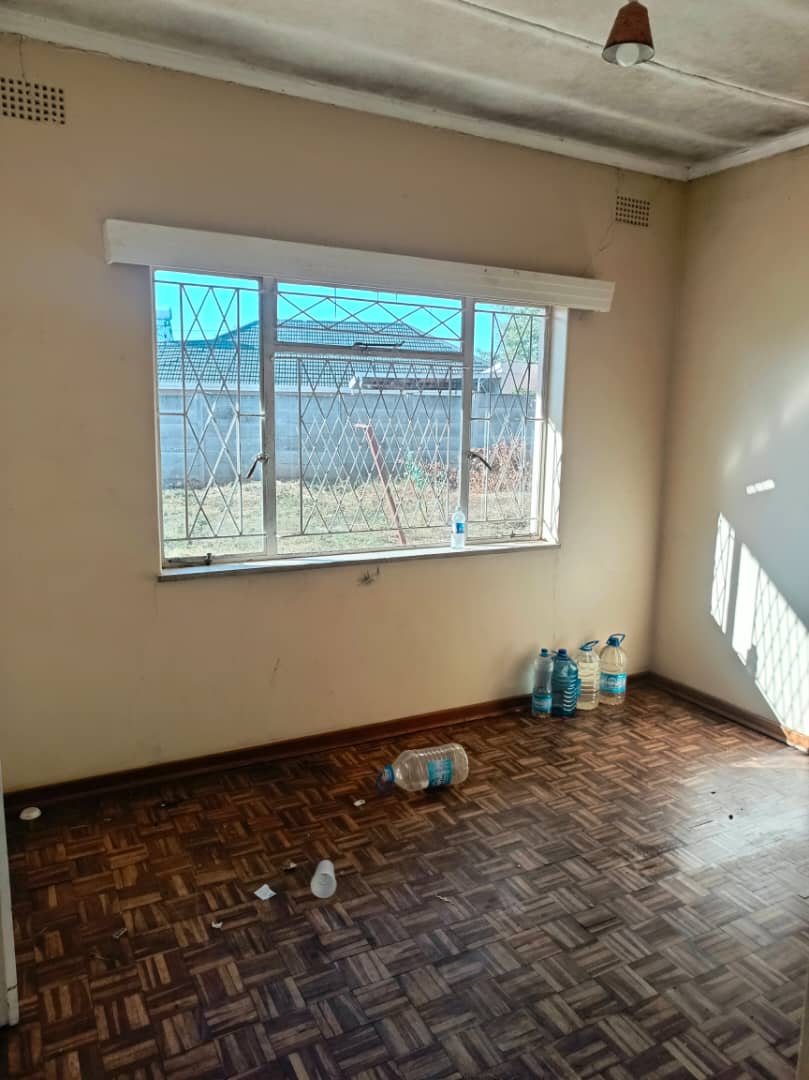 WhatsApp Image 2025-07-10 at 00.28.53 3 Bedroomed House in Montrose For Rental