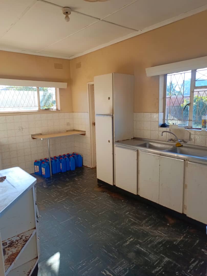 WhatsApp Image 2025-07-10 at 00.28.55 3 Bedroomed House in Montrose For Rental