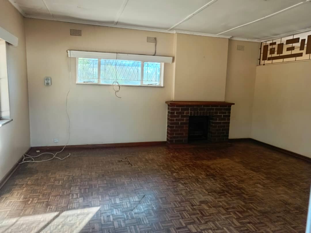 WhatsApp Image 2025-07-10 at 00.28.56 3 Bedroomed House in Montrose For Rental