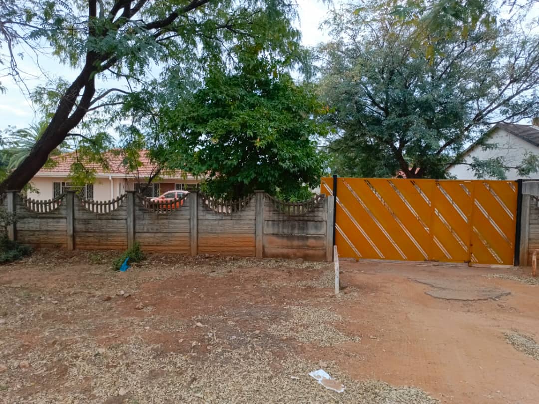 WhatsApp Image 2025-07-10 at 00.28.58 3 Bedroomed House in Montrose For Rental