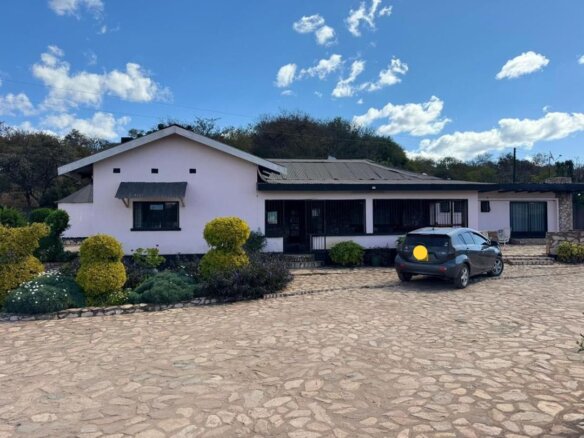 Guest Lodge in Gwanda For Rental