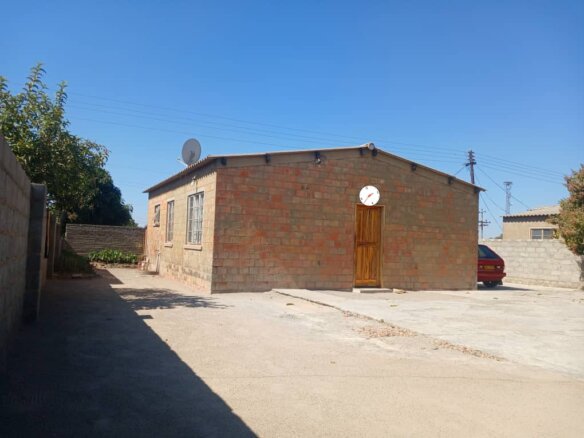 3 Bedroomed House In Emakhandeni For Sale