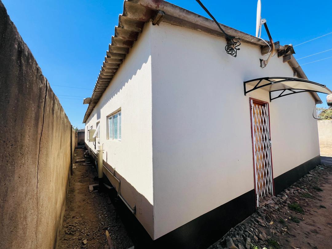 WhatsApp Image 2025-08-13 at 13.46.48_1657af77 3 Bedroomed Cowdray Park house for sale