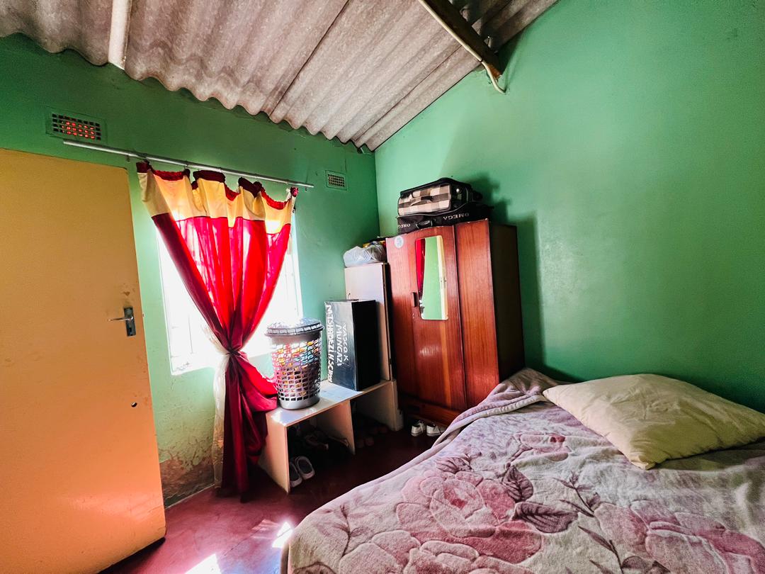 WhatsApp Image 2025-08-13 at 13.46.55_cc4b2499 3 Bedroomed Cowdray Park house for sale