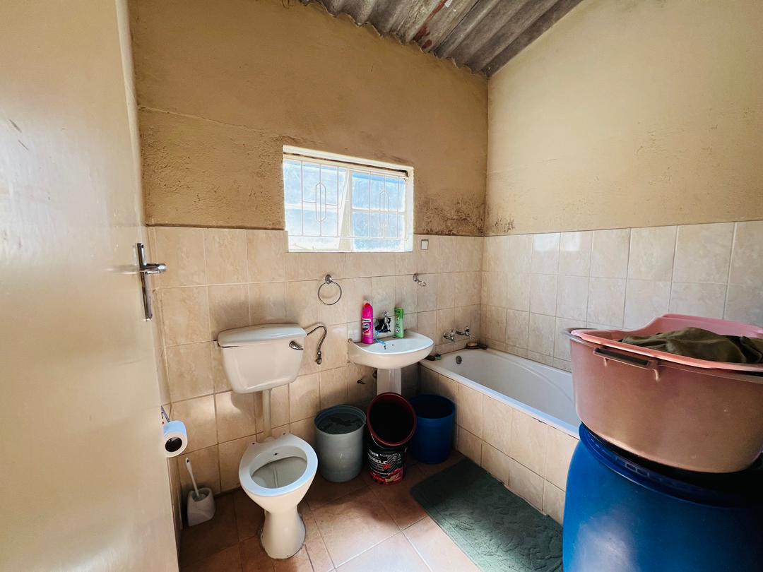 WhatsApp Image 2025-08-13 at 13.46.57_5be2cea3 3 Bedroomed Cowdray Park house for sale