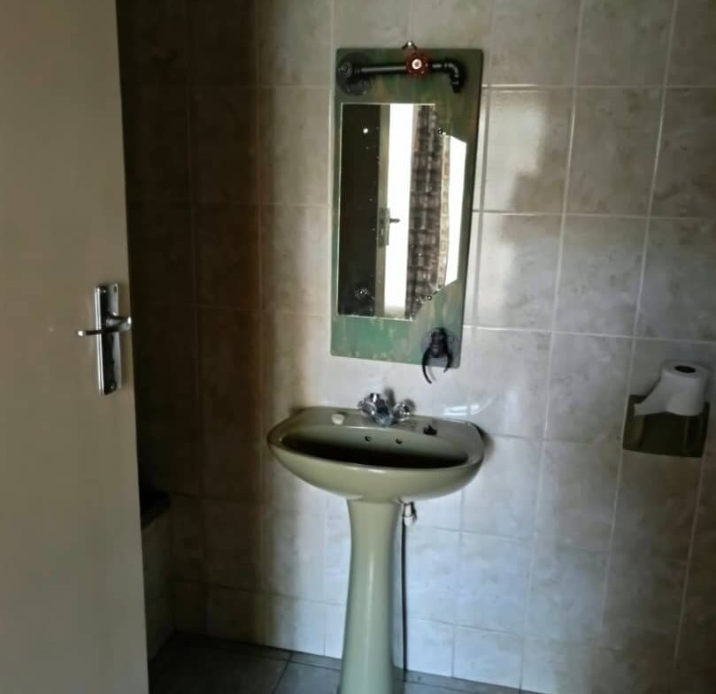3 Bedroomed Burnside stand-alone cottage for rent