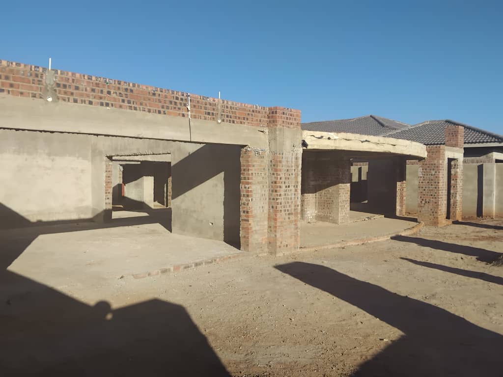 4 bedroomed Emhlangeni incomplete house for sale