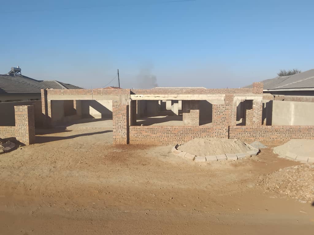 4 bedroomed Emhlangeni incomplete house for sale