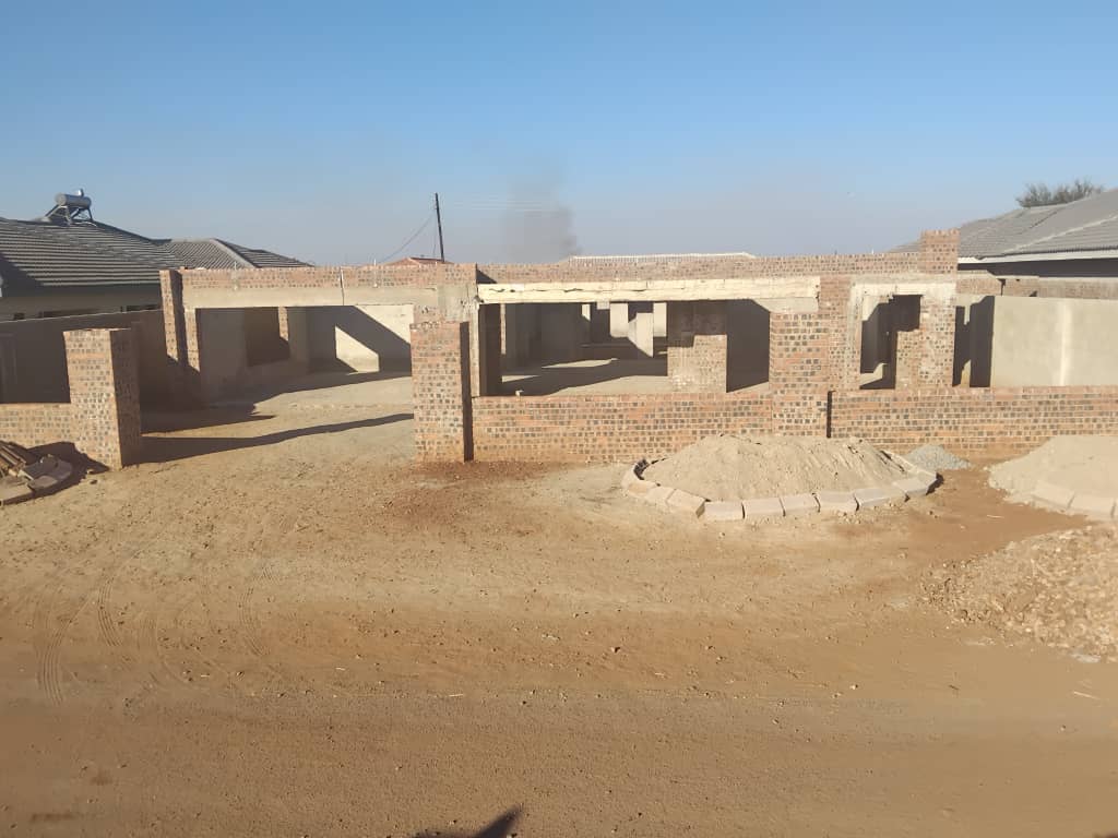 4 bedroomed Emhlangeni incomplete house for sale