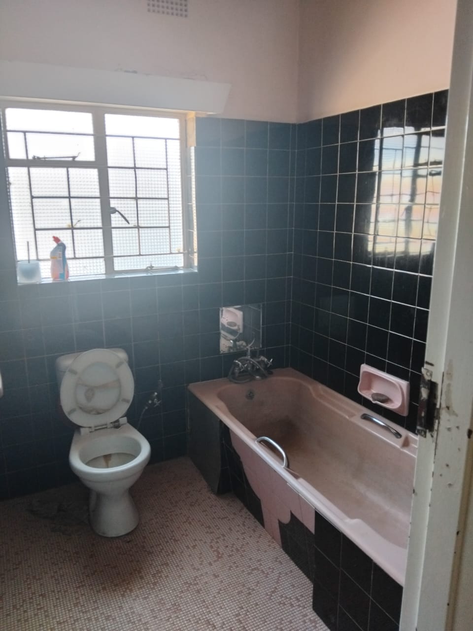 WhatsApp Image 2025-08-27 at 13.38.30_df951ec6 4 Bedroomed Sunninghill house for sale