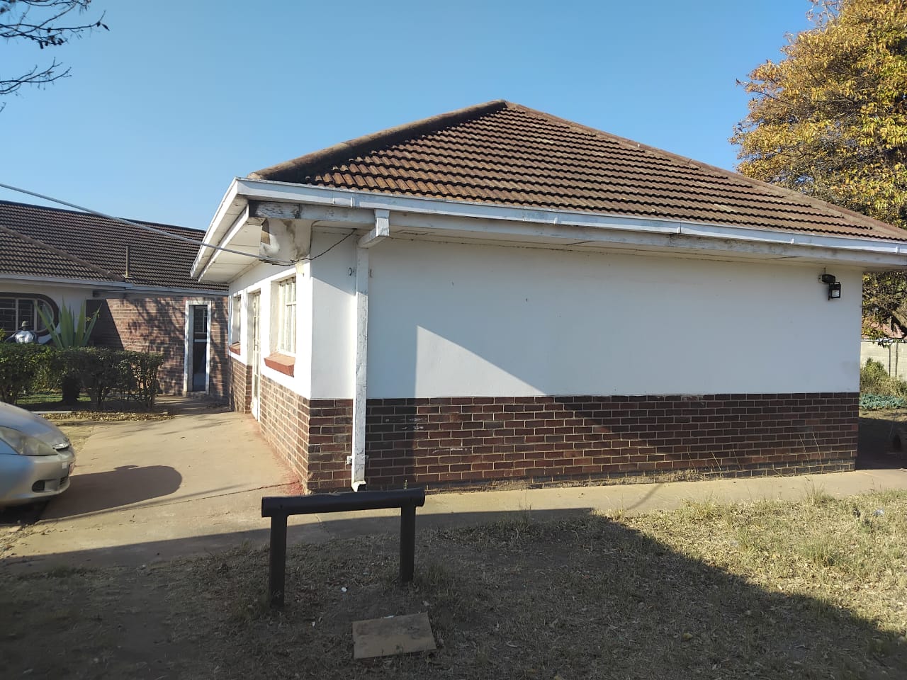 WhatsApp Image 2025-08-27 at 13.38.32_7f9168a7 4 Bedroomed Sunninghill house for sale