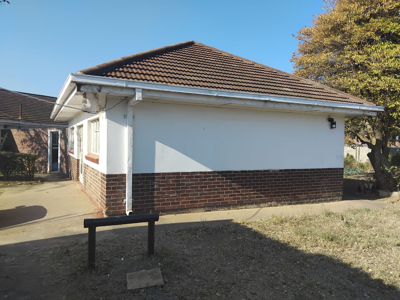 WhatsApp Image 2025-08-27 at 13.38.38_ffce7176 4 Bedroomed Sunninghill house for sale