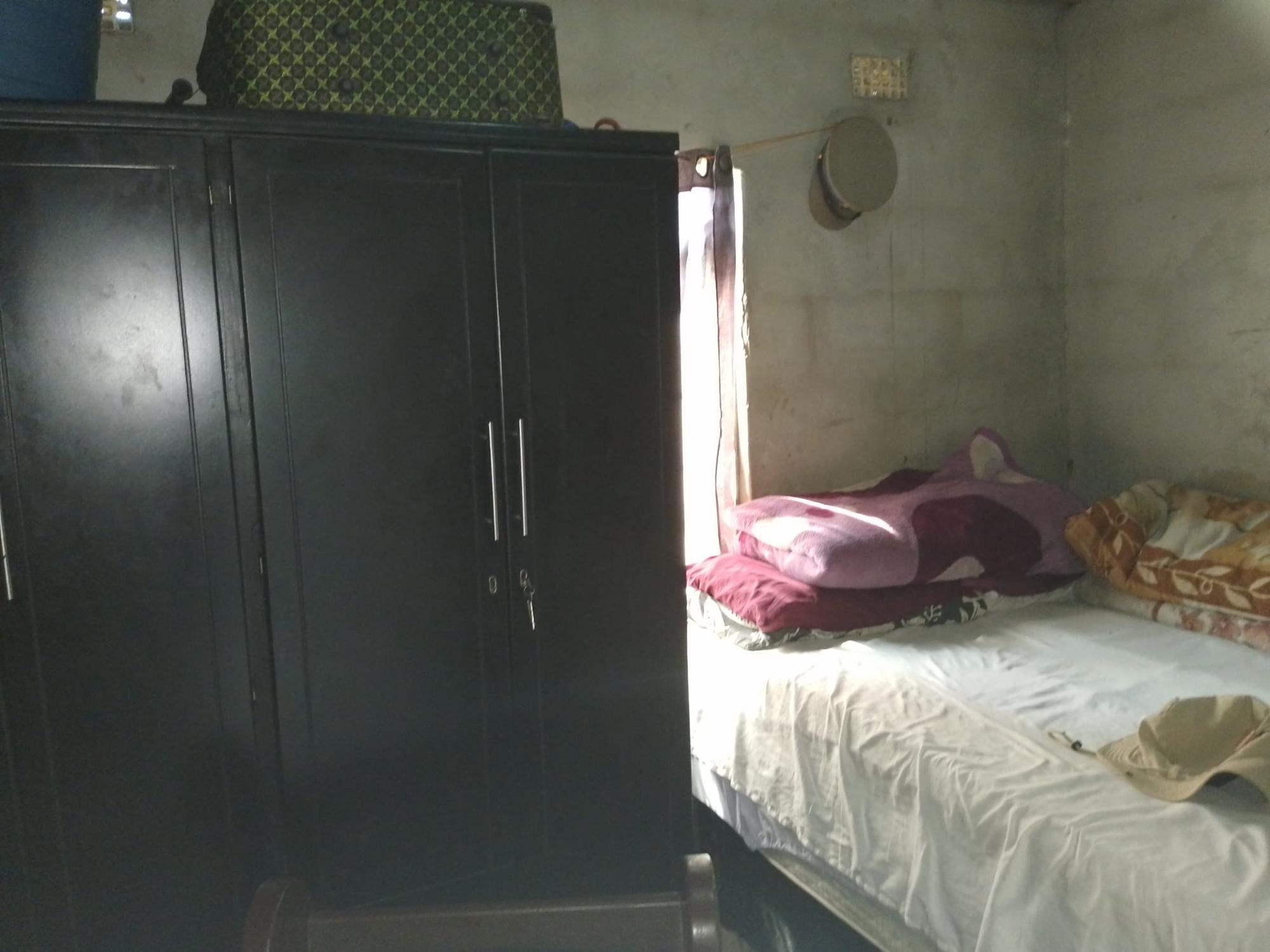 89587_euziwepshv 2 Bedroomed Cowdray Park House For Sale