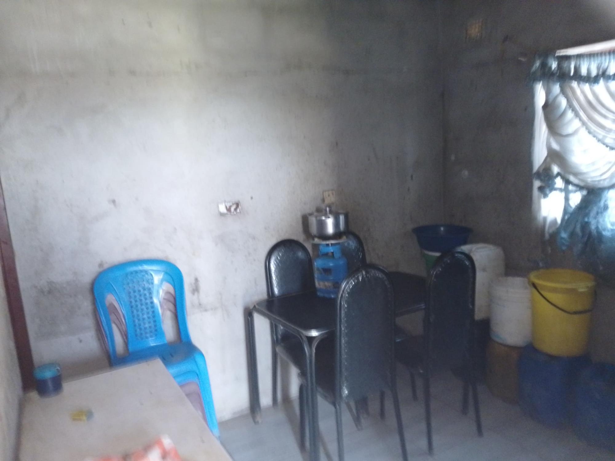 89587_qhejrug2re 2 Bedroomed Cowdray Park House For Sale