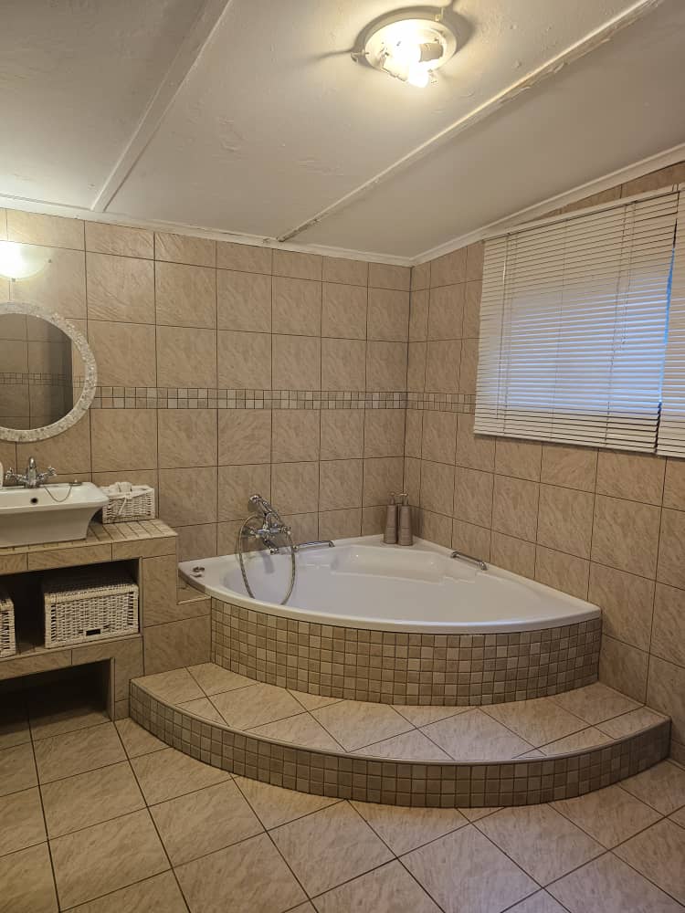 WhatsApp Image 2025-09-12 at 14.15.25 (1) Worringham Property For Sale