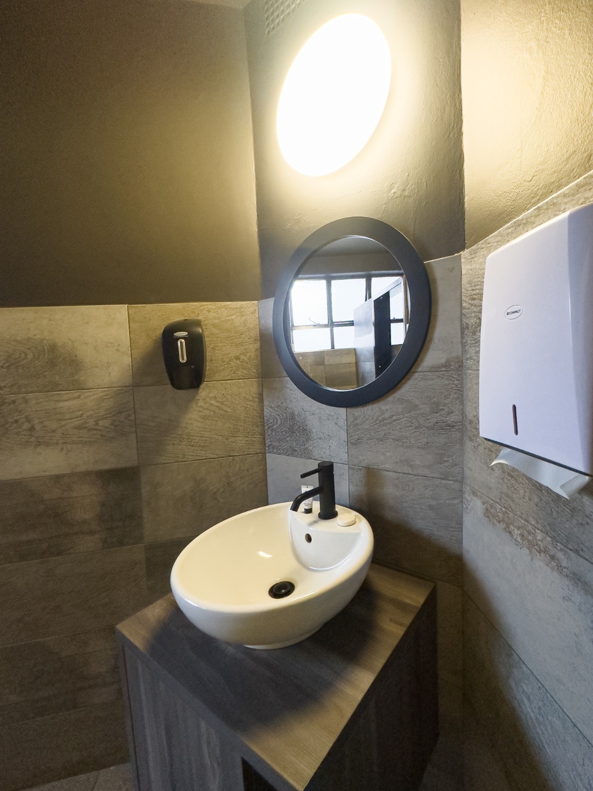 WhatsApp Image 2025-09-25 at 13.02.19_28e143c8 N1 Hotel Luxurious Building for sale
