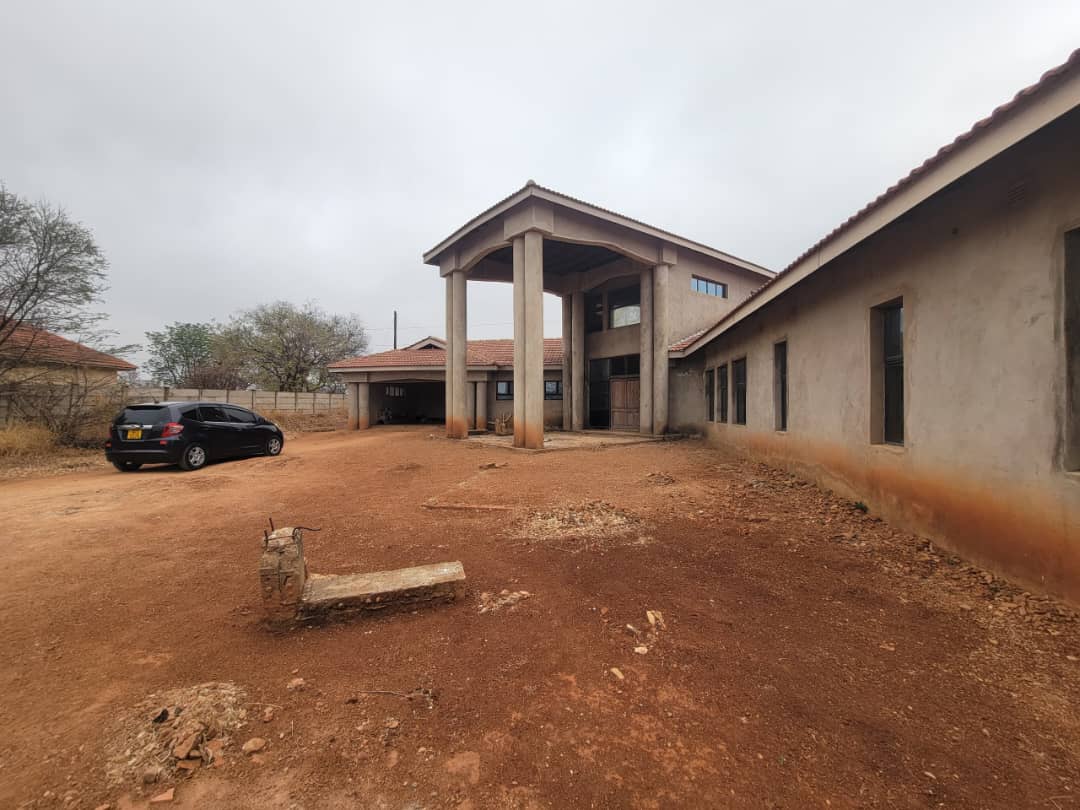 WhatsApp Image 2025-10-15 at 11.59.50_dfe19c94 4 Bedroom Incomplete house in Newtonwest