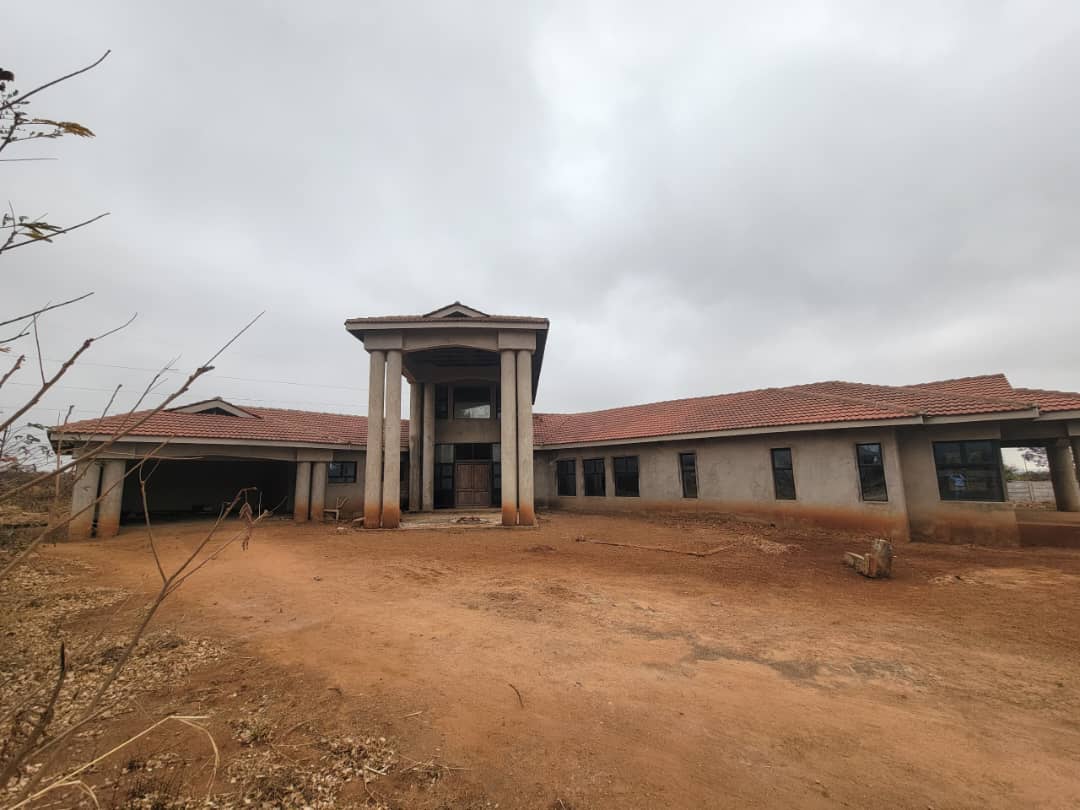 WhatsApp Image 2025-10-15 at 12.00.04_c8056ae4 4 Bedroom Incomplete house in Newtonwest