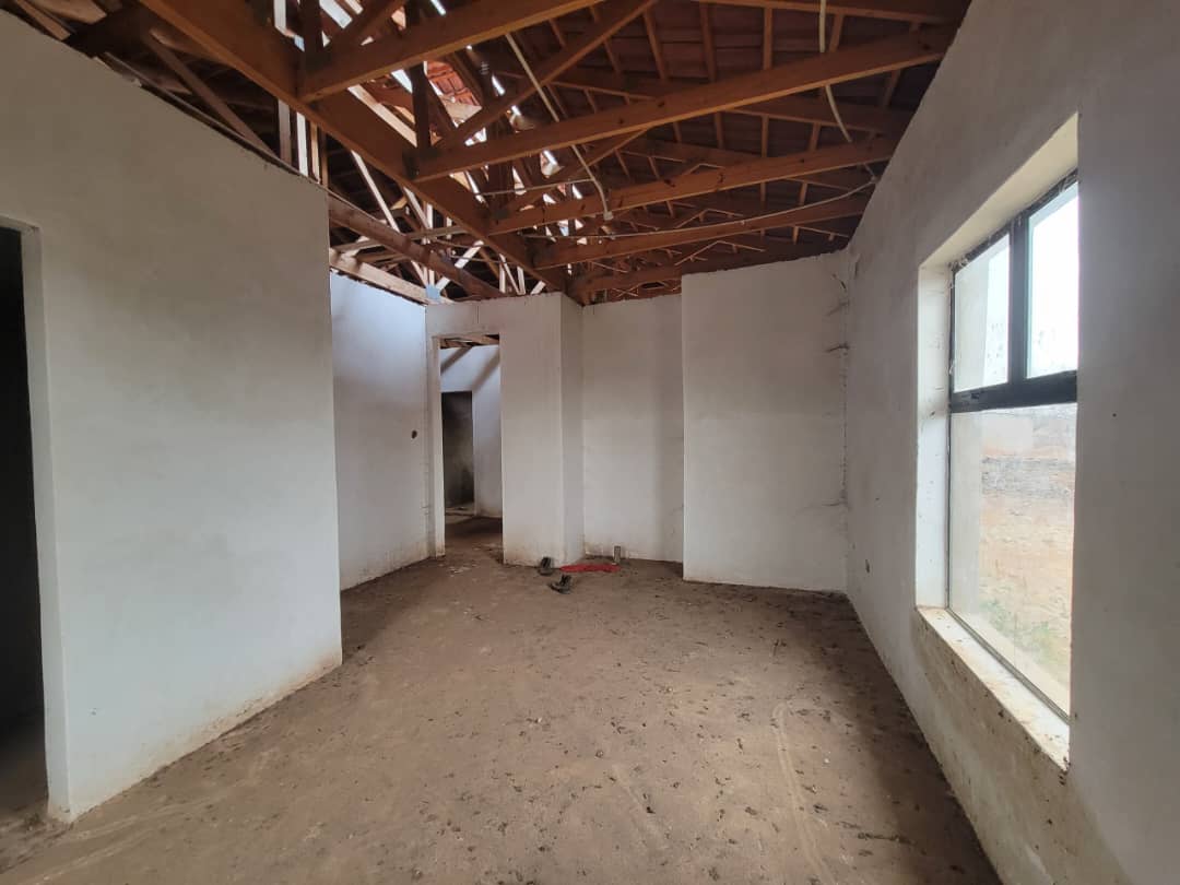 WhatsApp Image 2025-10-15 at 12.00.40_92129cf8 4 Bedroom Incomplete house in Newtonwest