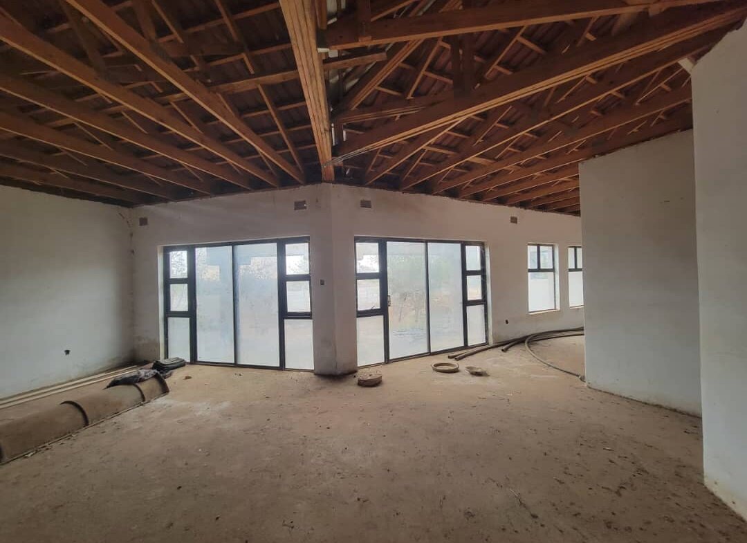 4 Bedroom Incomplete house in Newtonwest