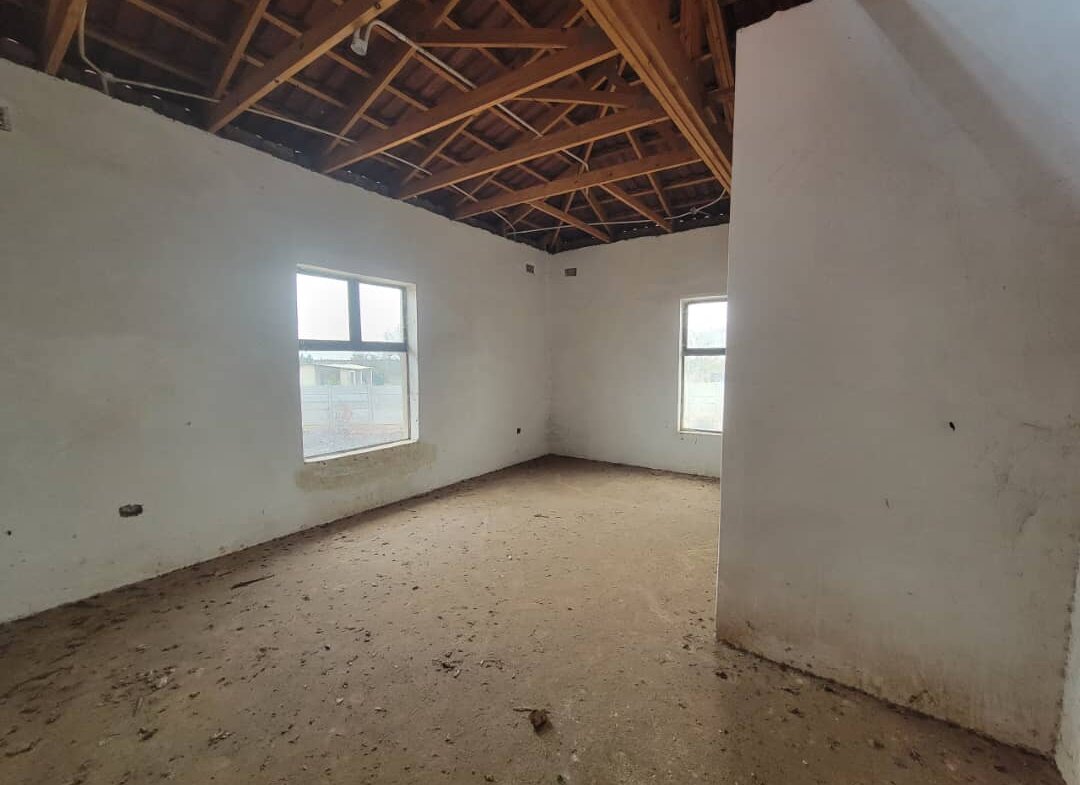 4 Bedroom Incomplete house in Newtonwest