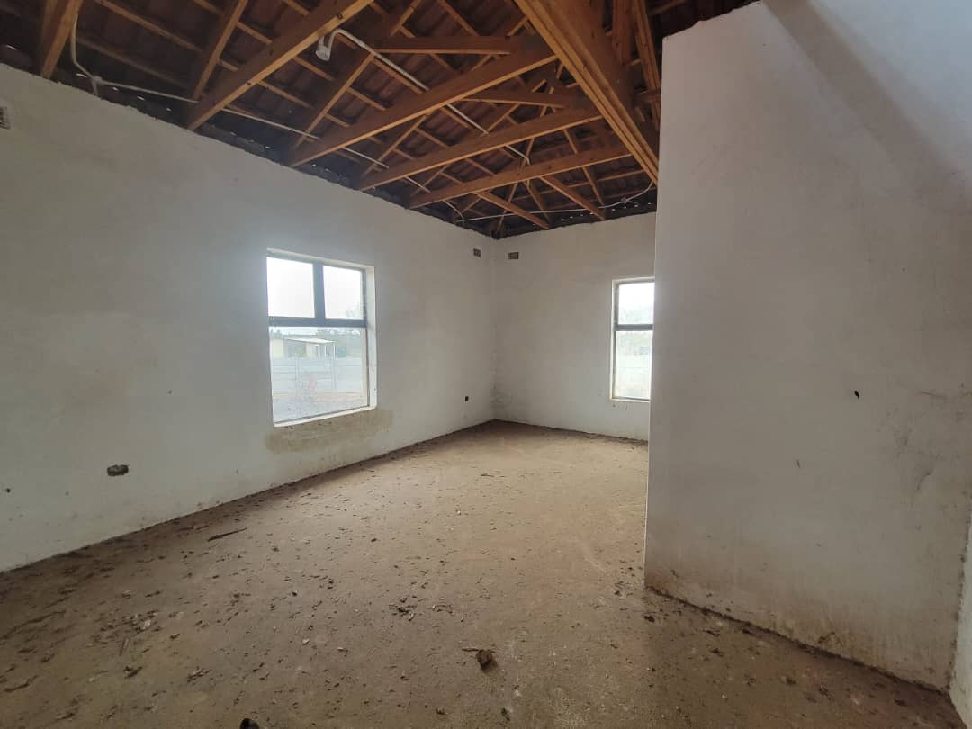 WhatsApp Image 2025-10-15 at 12.01.12_625faf92 4 Bedroom Incomplete house in Newtonwest