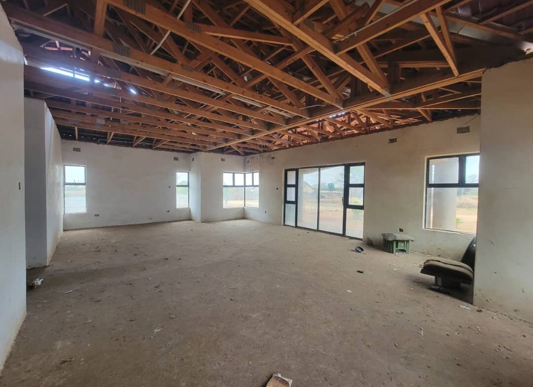 4 Bedroom Incomplete house in Newtonwest