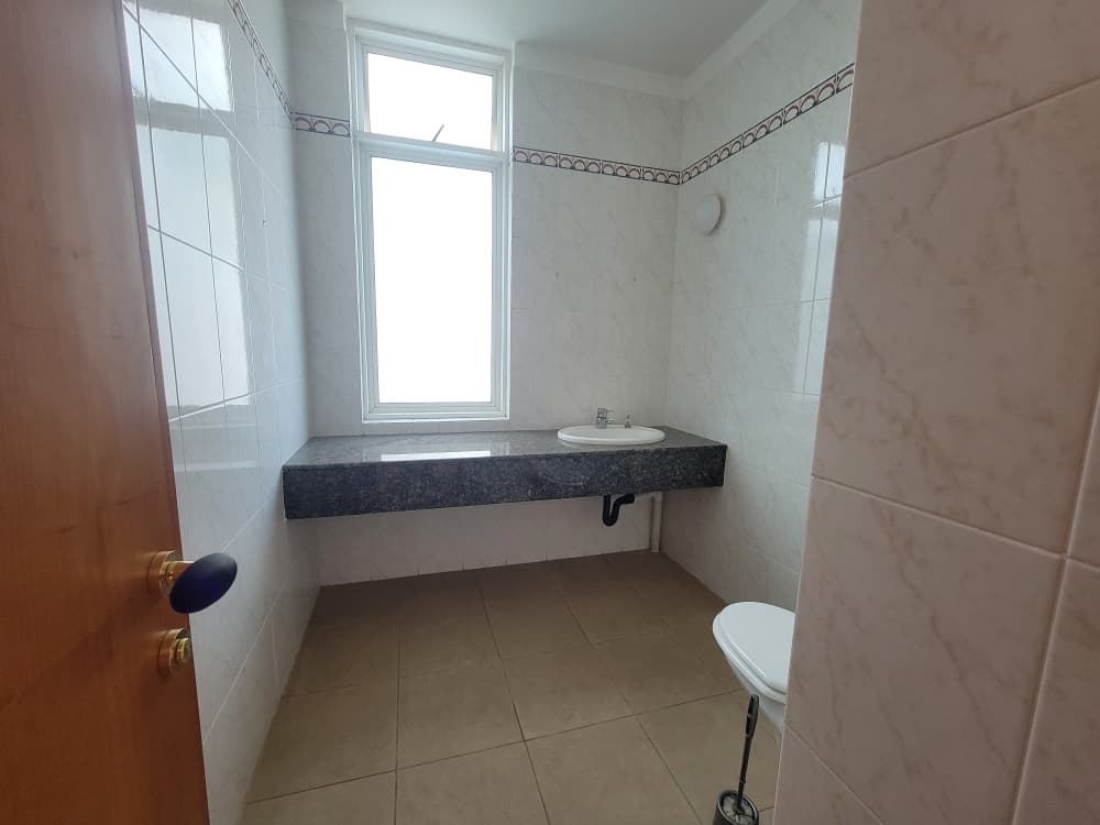 Spacious, well designed 5 Bedroom Burnside double storey for sale