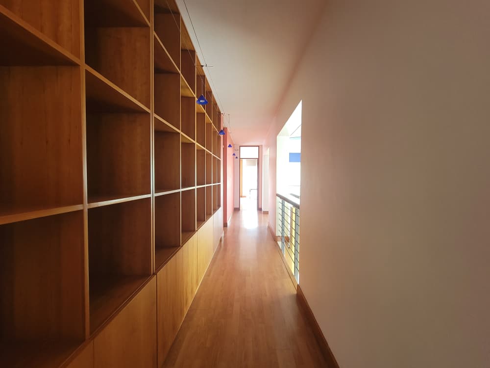 Spacious, well designed 5 Bedroom Burnside double storey for sale