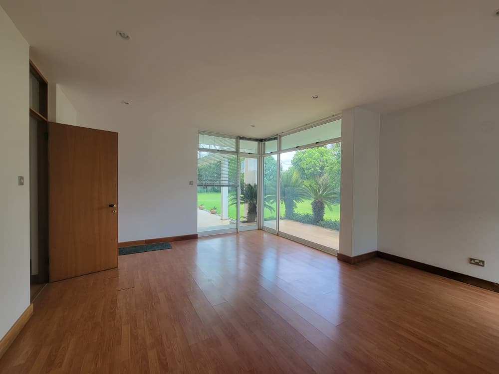Spacious, well designed 5 Bedroom Burnside double storey for sale