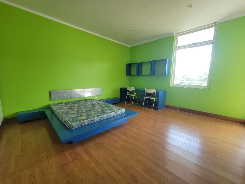Spacious, well designed 5 Bedroom Burnside double storey for sale
