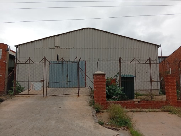 914SQM Warehouse in Donnington for sale