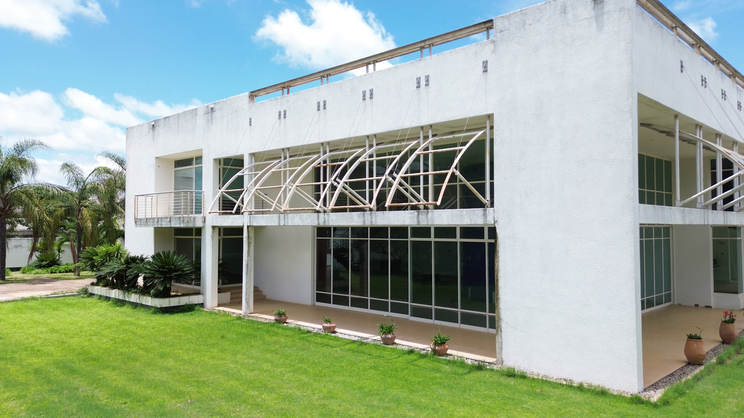 Spacious, well designed 5 Bedroom Burnside double storey for sale