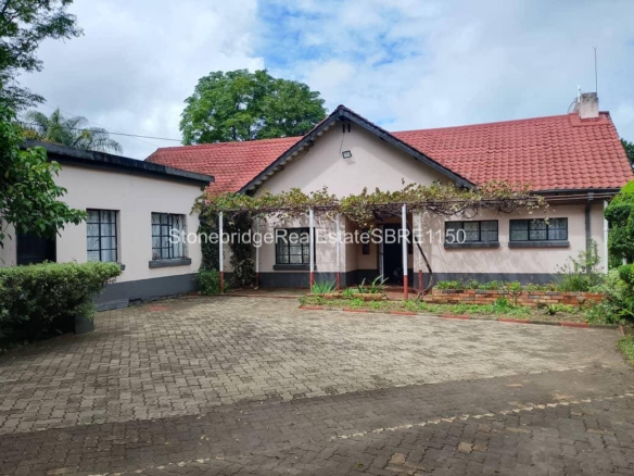4 bedroomed House in Riverside for sale