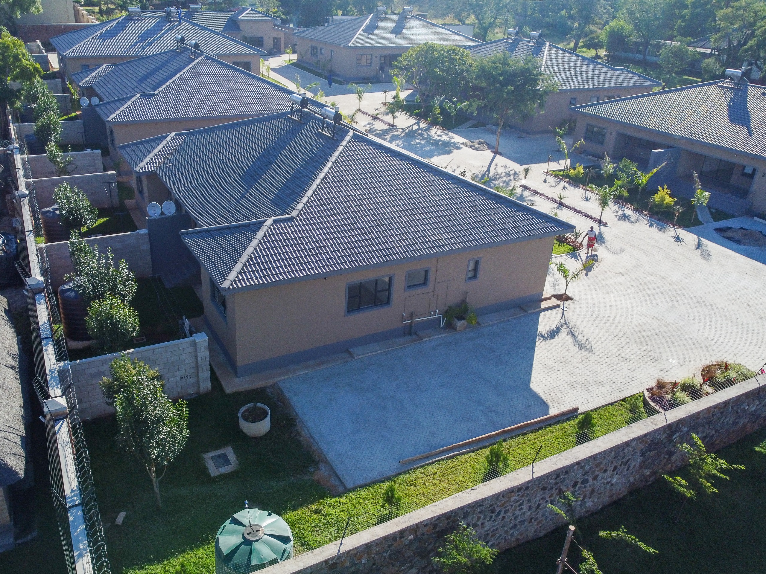 Luxurious 3 Bedroomed Townhouses in Hillside To-Let