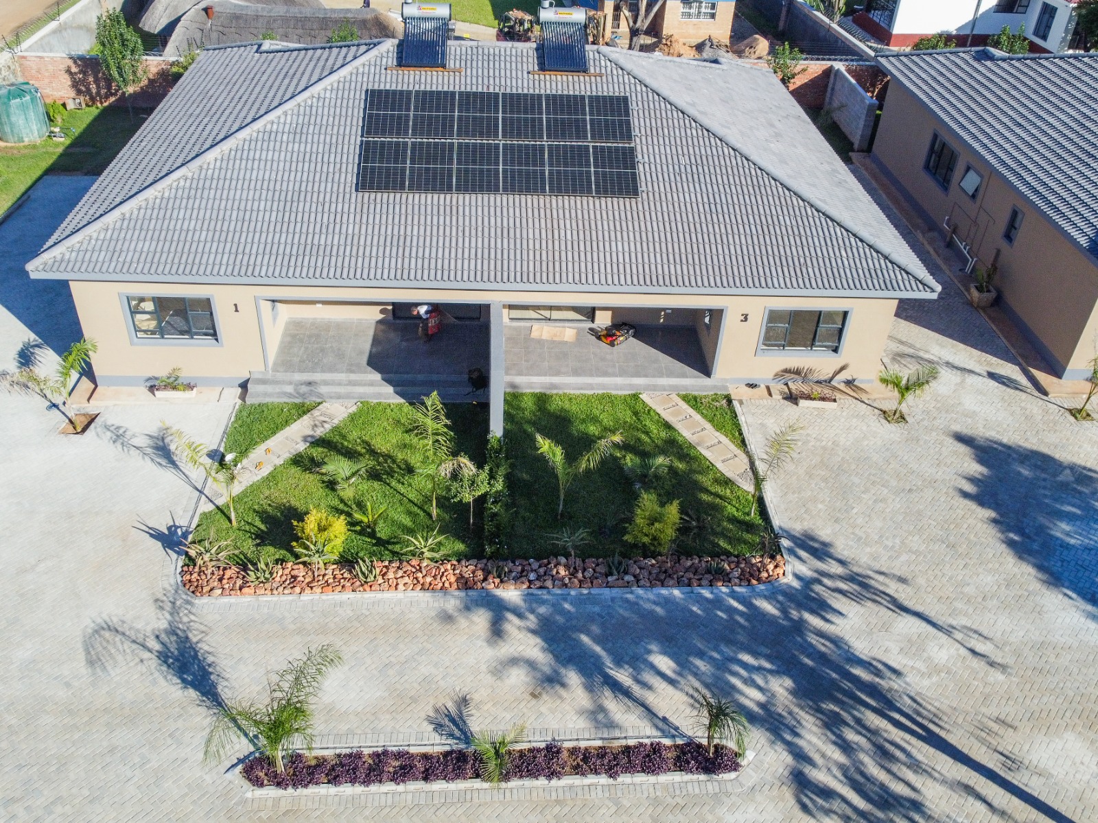 Luxurious 3 Bedroomed Townhouses in Hillside To-Let