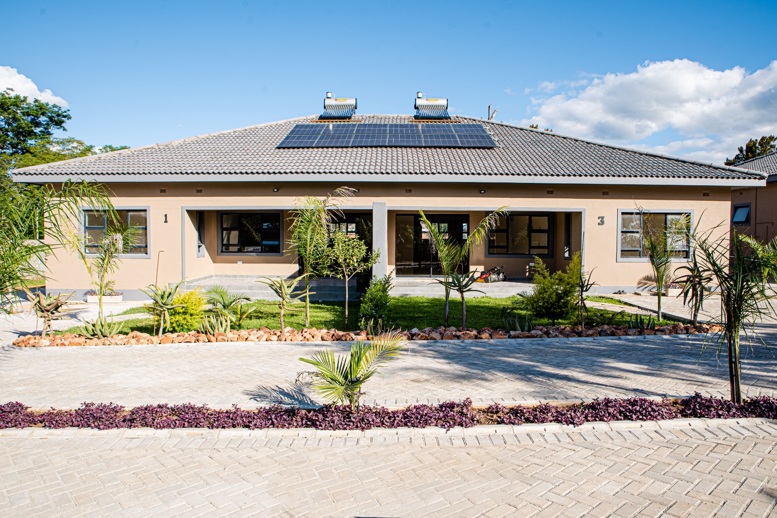 Luxurious 3 Bedroomed Townhouses in Hillside To-Let