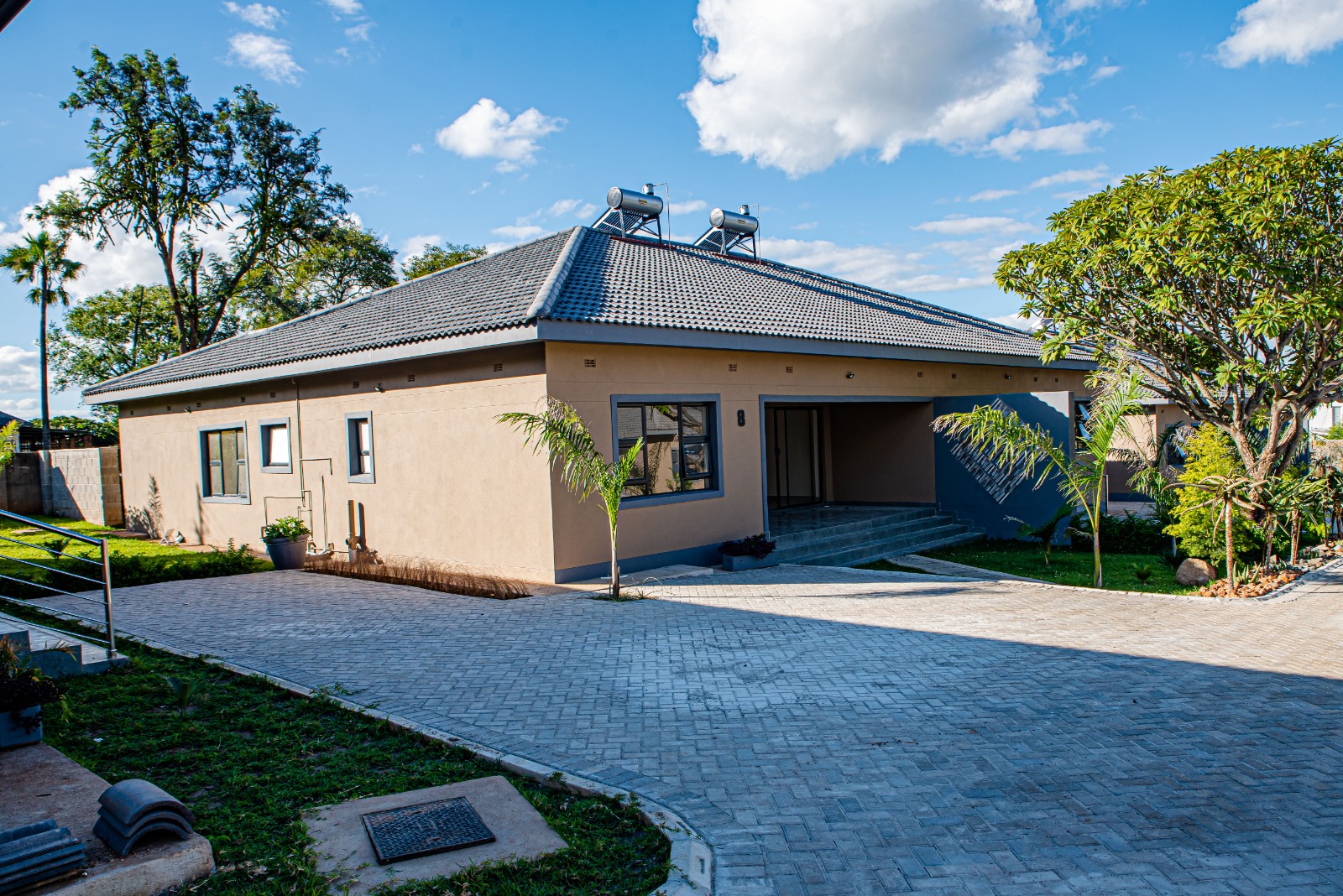 Luxurious 3 Bedroomed Townhouses in Hillside To-Let