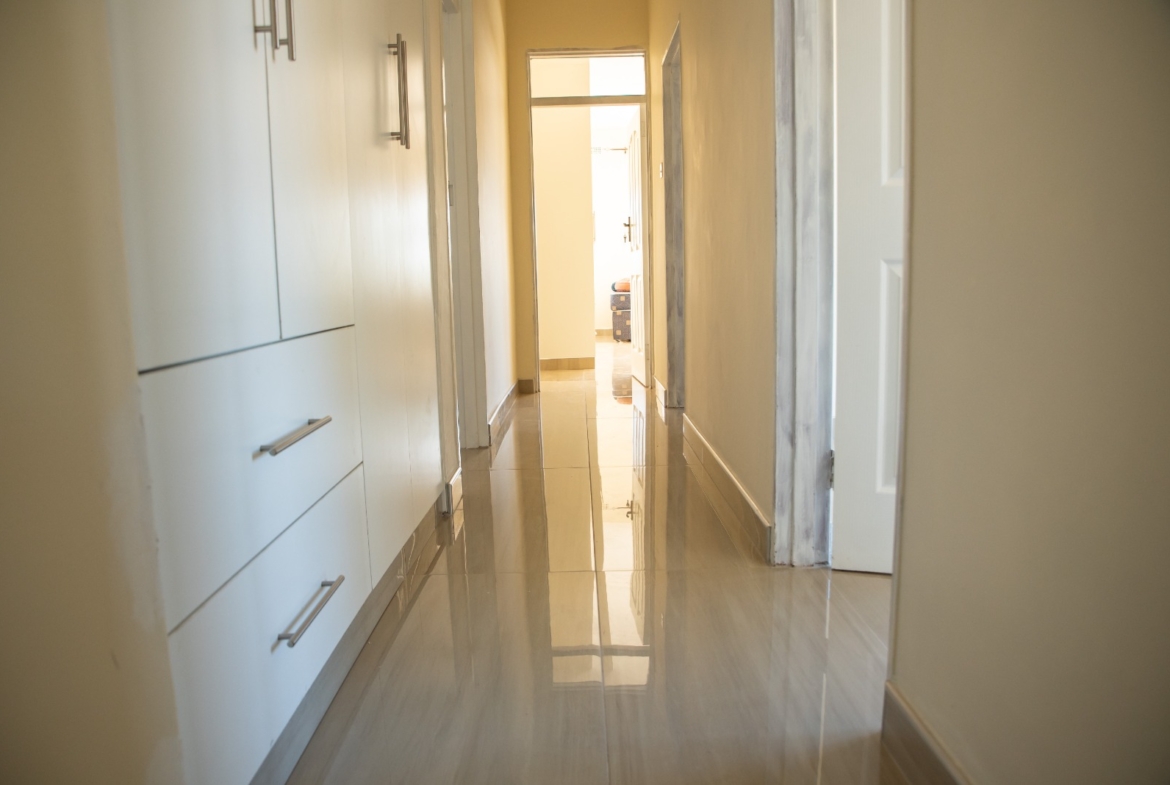 Luxurious 3 Bedroomed Townhouses in Hillside To-Let